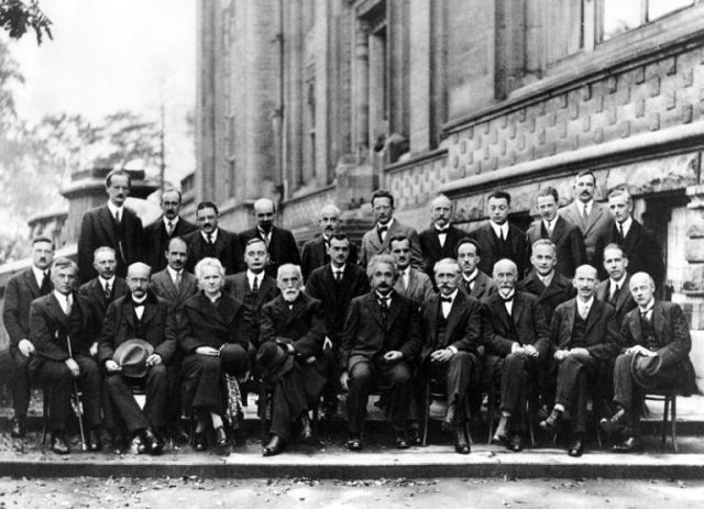 800px-Solvay_conference_1927-768x556